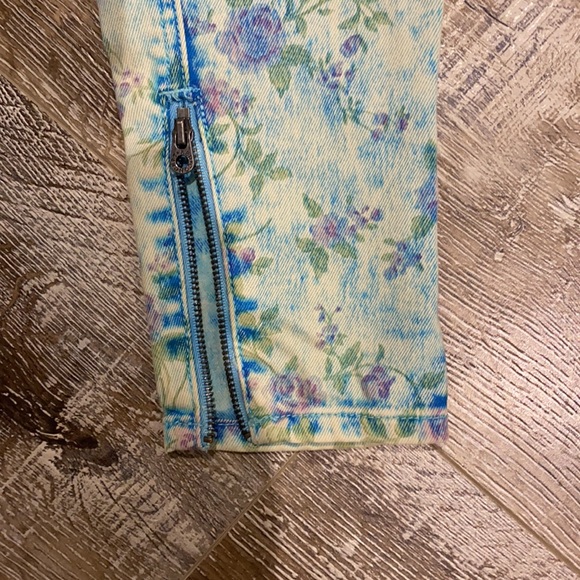Skinny floral print jeans worn once - Picture 4 of 4